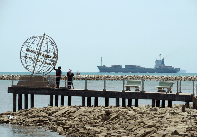 "말라카 해협도 통행료?"…인도네시아 장관 발언 논란에 서둘러 진화