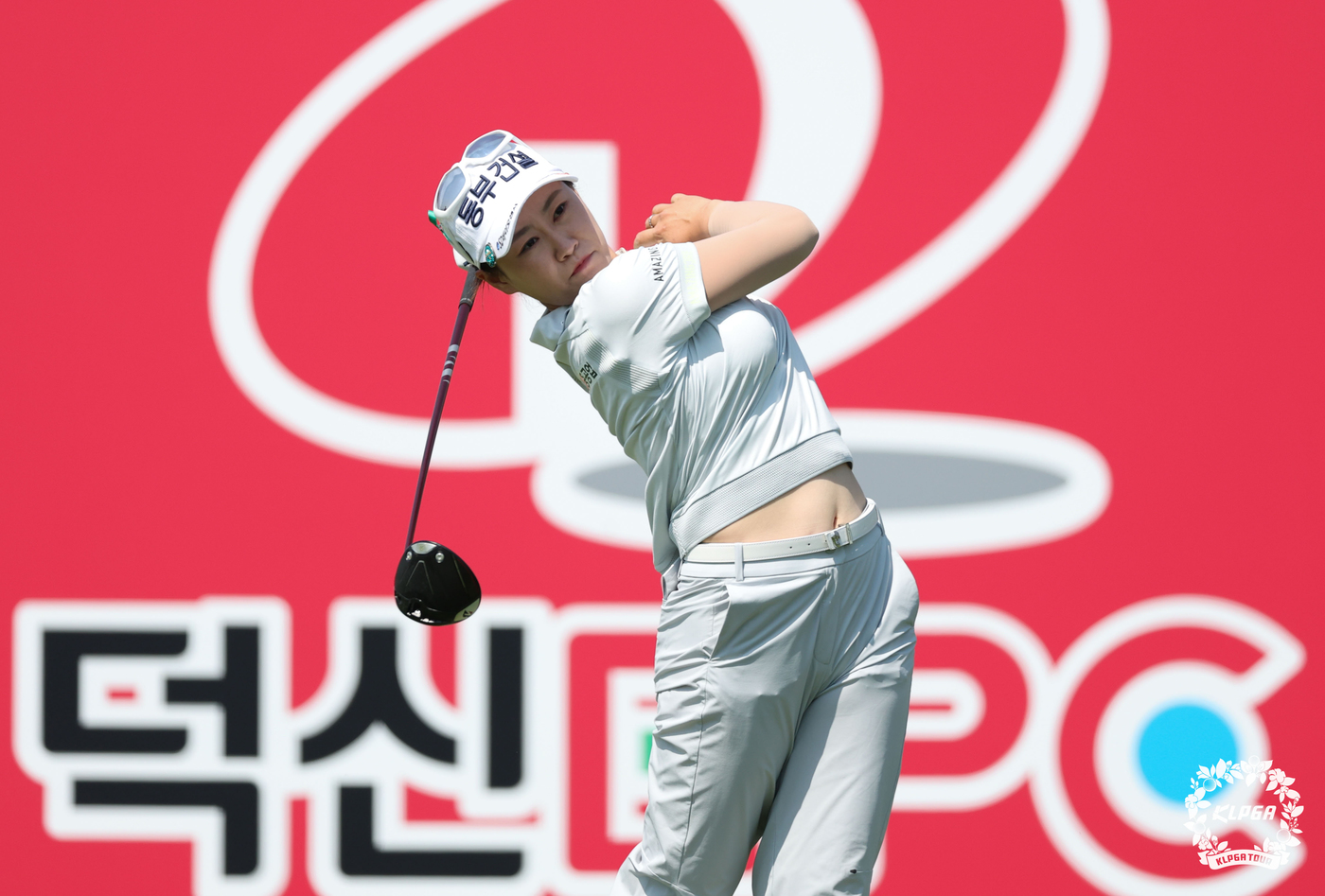 (서울=뉴스1) = 지한솔이 25일 충북 충주 킹스데일 골프클럽에서 열린 한국여자프로골프(KLPGA) 투어 덕신EPC 챔피언십 2라운드에서 18번홀 티샷을 하고 있다. (KLPGA …