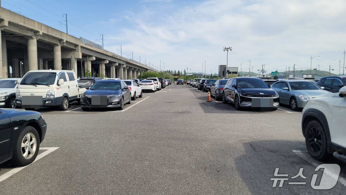 본문 이미지 - KTX오송역 인근 주차장 2026.4.25/뉴스1