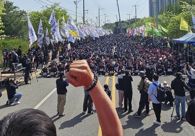 5000명 모인 화물연대 집회…사망 사고 규명·성실 교섭 촉구