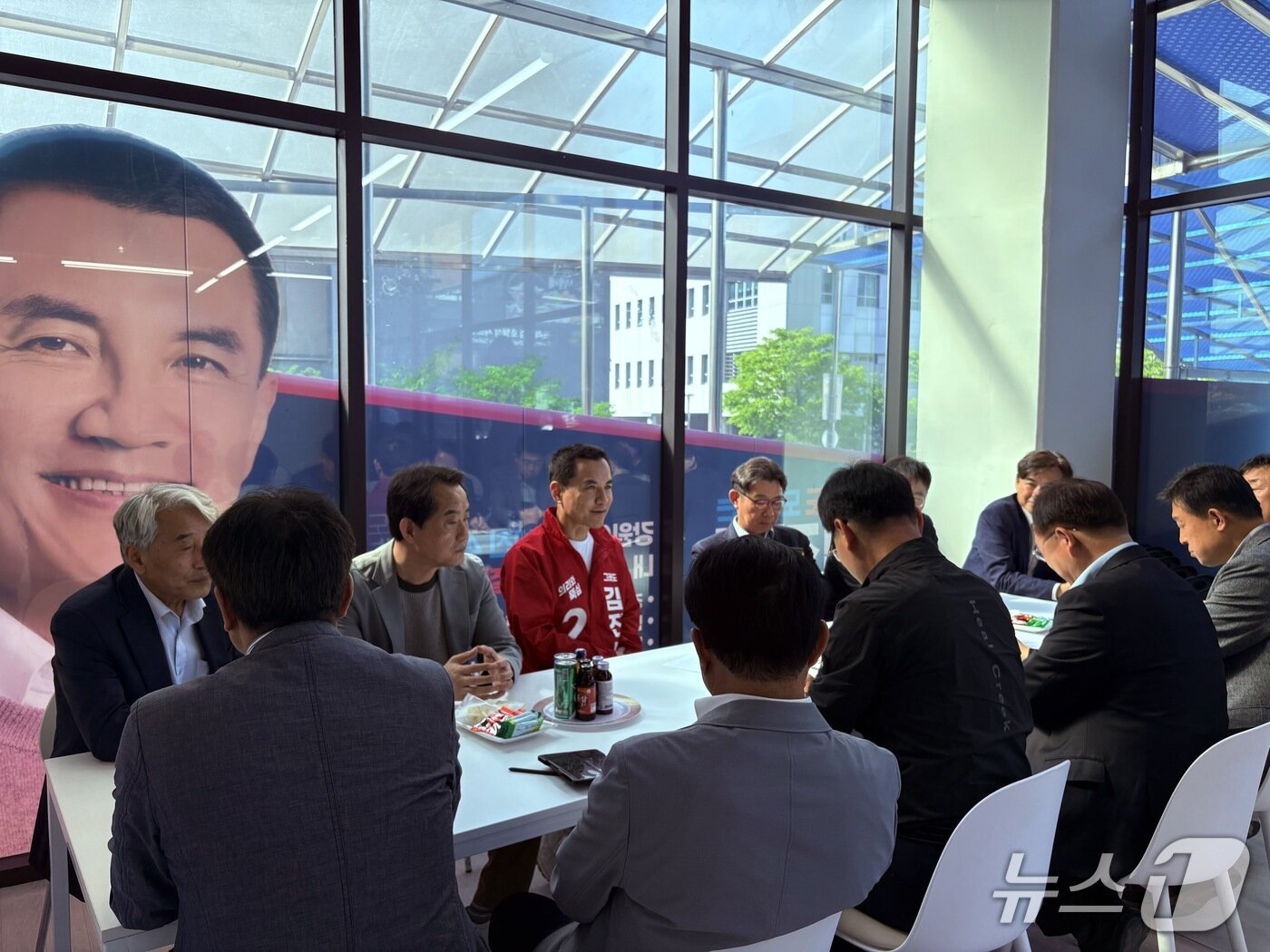 본문 이미지 - 김진태 국민의힘 강원도지사 후보 정책자문단 출범.(후보 측 제공, 재판매 및 DB 금지) 2026.4.25/뉴스1