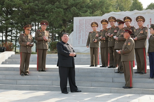 김정은, 인민혁명군 창건일 맞아 군부대 방문…박격포 사격경기 참관