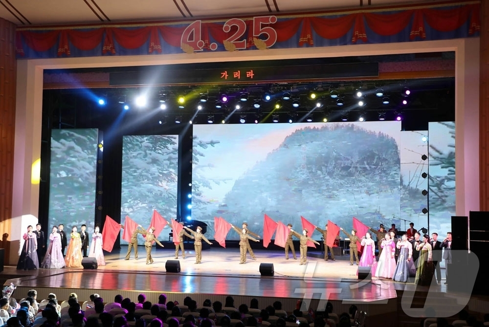 (평양 노동신문=뉴스1) = 북한 노동당 기관지 노동신문은 "위대한 당 중앙의 영도 따라 당 제9차 대회가 내세운 투쟁 목표 실현을 향하여 필승의 신심 드높이 나아가는 각지 인민들 …