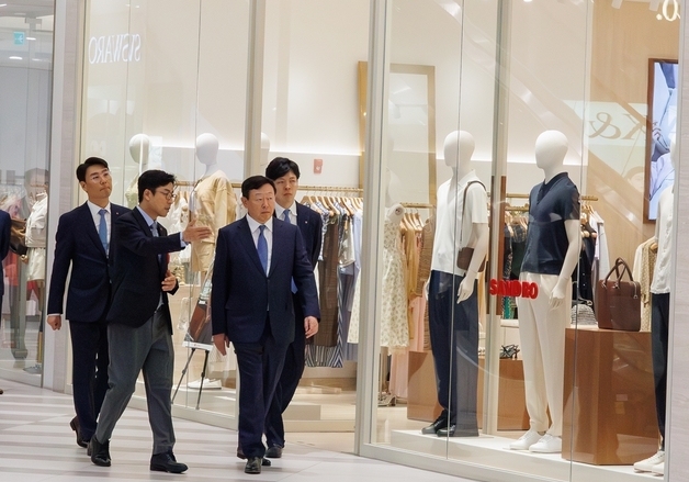 신동빈 롯데 회장, 베트남 사업 현장경영…"주력 사업 성장세 고무적"