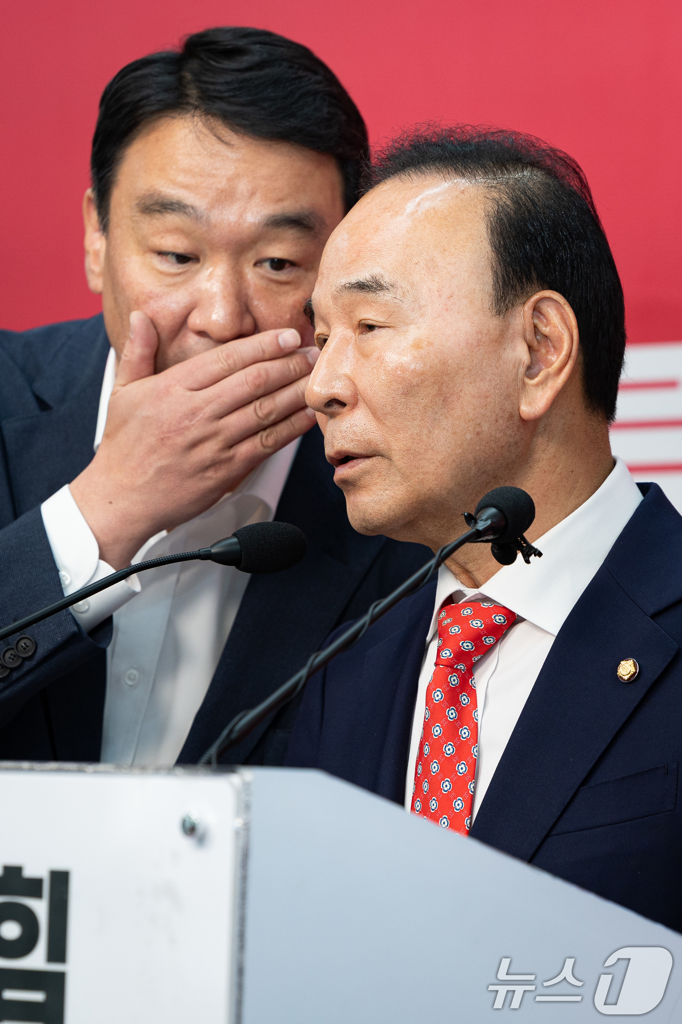 (서울=뉴스1) 유승관 기자 = 박덕흠 국민의힘 공천관리위원장이 26일 서울 여의도 중앙당사에서 국민의힘 제9회 지방선거 중앙당 공천관리위원회 30차 발표 및 6.3 국회의원 재· …