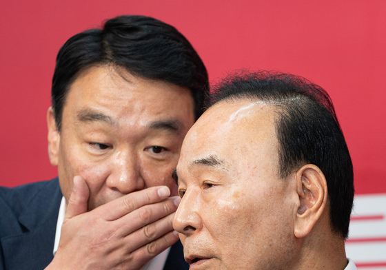 대화 나누는 박덕흠·정희용