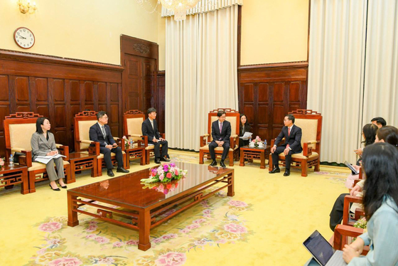 이억원 금융위원장, 베트남 중앙은행 총재와 양자회담