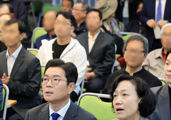 찬송가 부르는 정원오 후보 내외