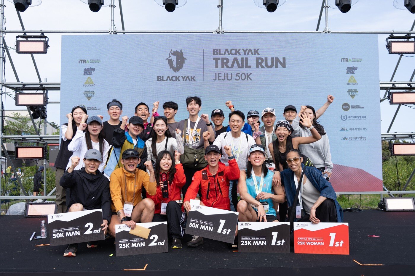 본문 이미지 - 25일 제주 야크마을 일대에서 열린 '블랙야크 트레일 런 제주 50K'가 성황리에 마무리됐다. (블랙야크 제공)