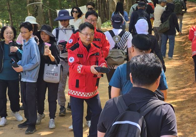 박은식 산림청장, 대전 계족산 일원서 산불 예방 캠페인