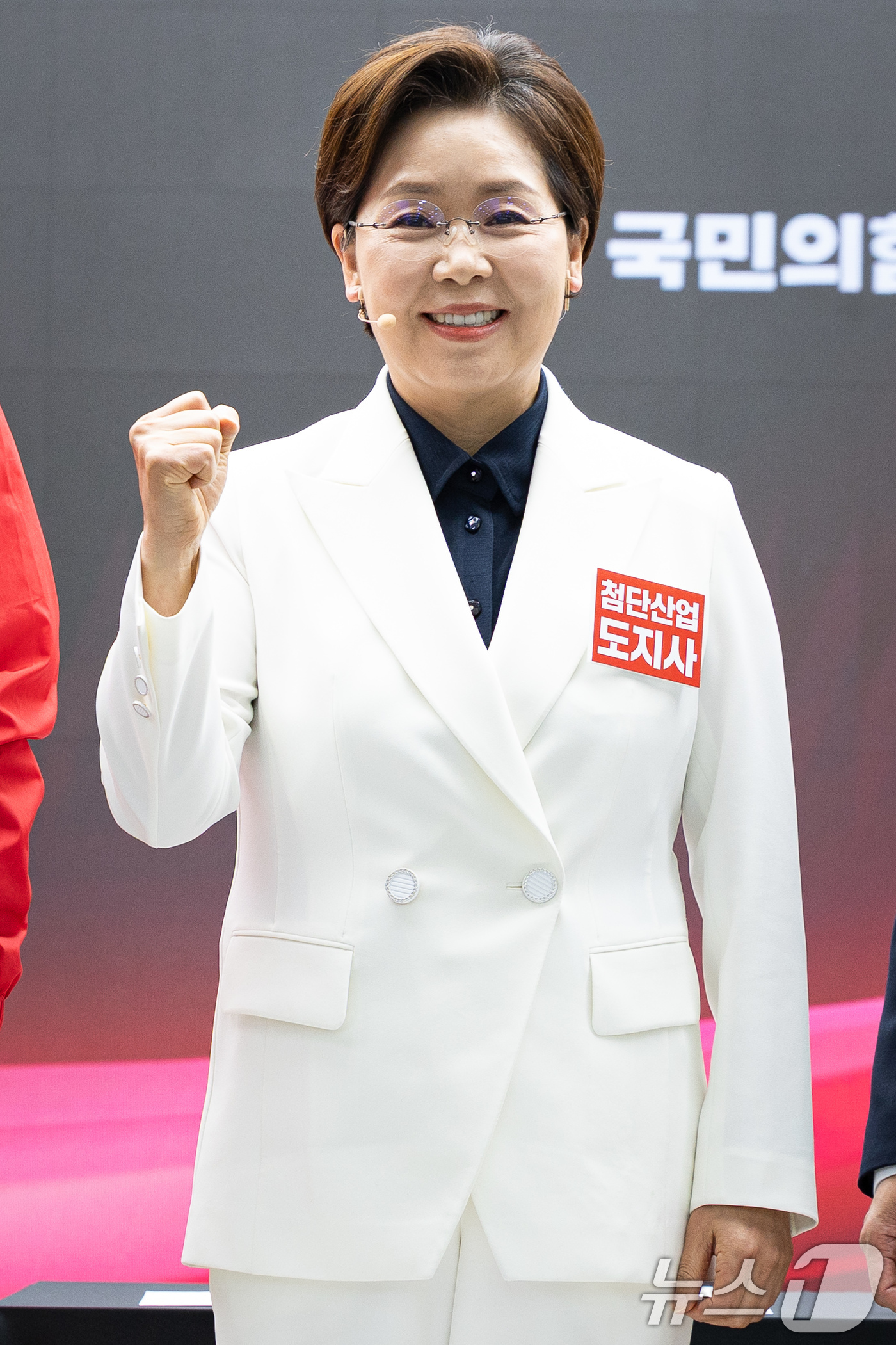 (서울=뉴스1) 유승관 기자 = 양향자 국민의힘 경기도지사 예비후보가 26일 서울 여의도 중앙당사에서 열린 제9회 전국동시지방선거 경기도지사 경선 비전토론회에서 기념 촬영을 하고 …