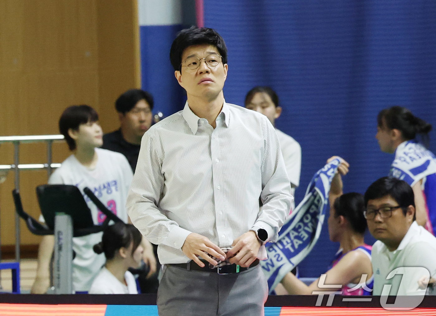 (용인=뉴스1) 김영운 기자 = 26일 경기 용인시 처인구 용인실내체육관에서 열린 'BNK 금융 2025-2026 여자프로농구 챔피언결정전 3차전' 용인 삼성생명 블루밍스와 청주 …