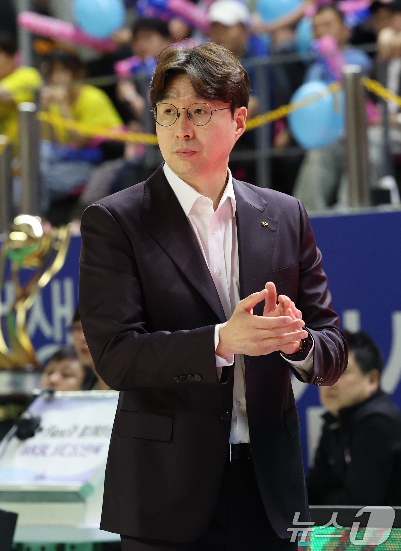 (용인=뉴스1) 김영운 기자 = 26일 경기 용인시 처인구 용인실내체육관에서 열린 'BNK 금융 2025-2026 여자프로농구 챔피언결정전 3차전' 용인 삼성생명 블루밍스와 청주 …