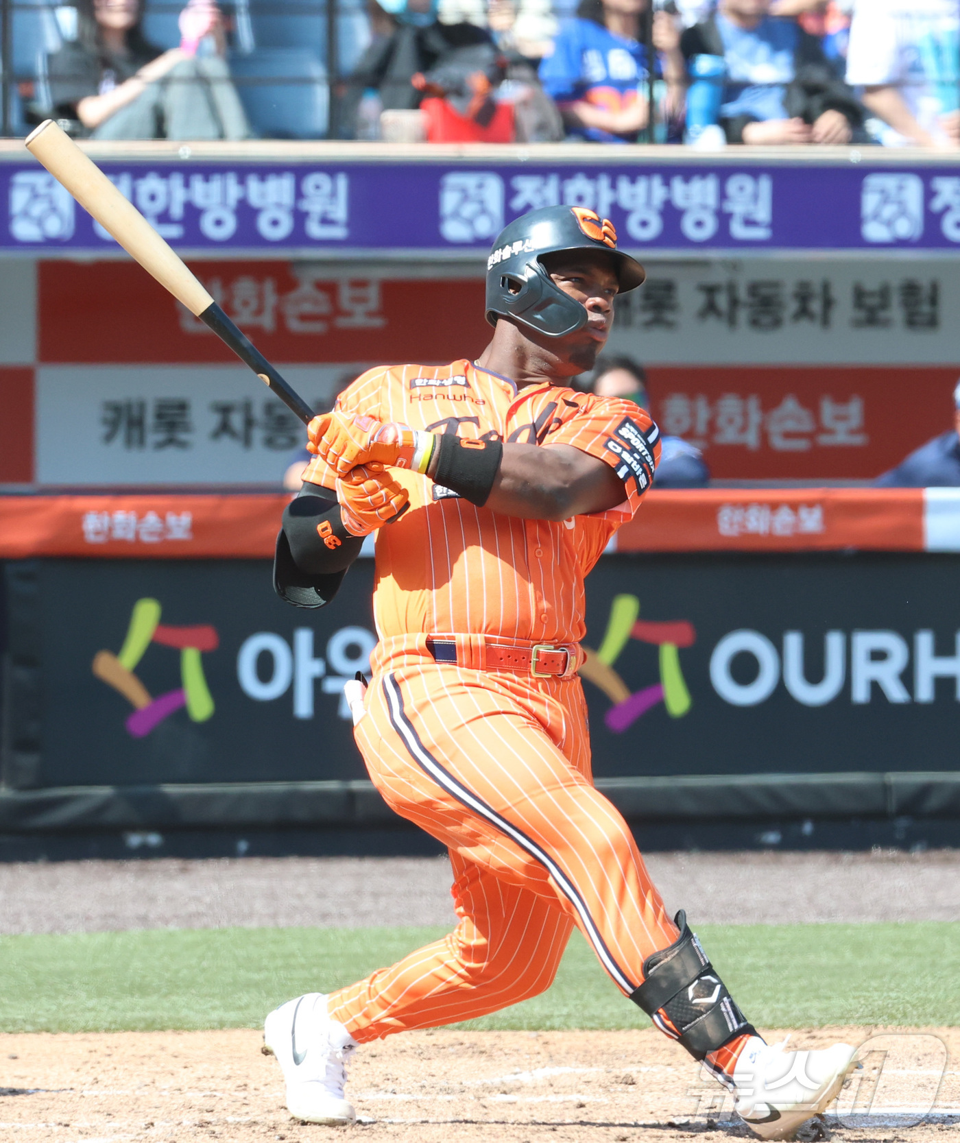 (대전=뉴스1) 김기남 기자 = 26일 대전 한화생명볼파크에서 열린 2026 신한 SOL KBO리그 NC 다이노스와 한화 이글스의 경기에서 3회말 페라자가 연타석 안타를 치고 있다 …