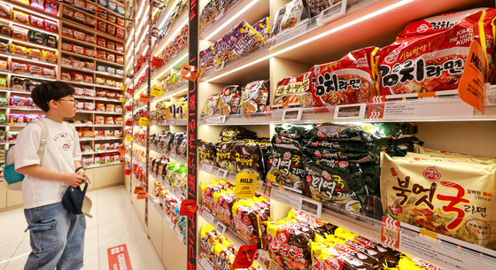 라면 수출 감소 직격탄…중동 시장 흔들