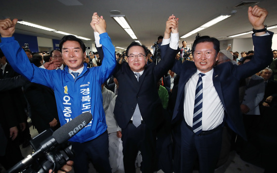 '손 번쩍' 오중석·김부겸·정청래