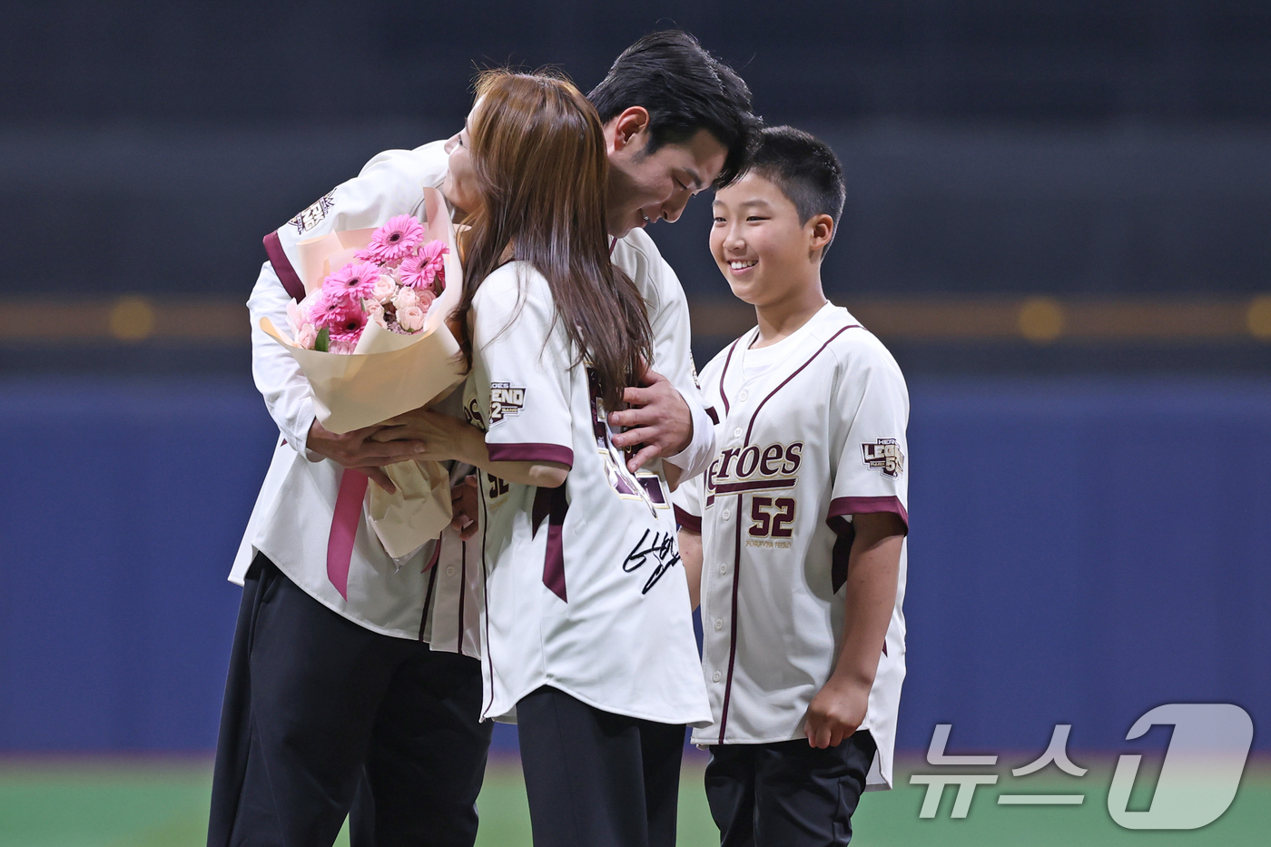 (서울=뉴스1) = 26일 서울 구로구 고척스카이돔에서 '2026 신한 SOL Bank KBO 리그' 삼성 라이온즈와 키움 히어로즈의 경기에 앞서 키움 박병호의 은퇴식이 열렸다. …