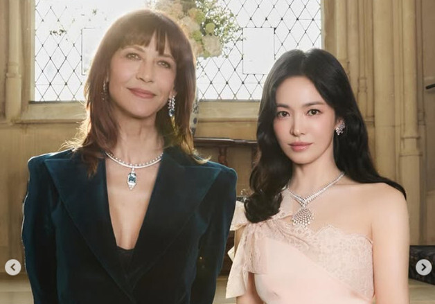 송혜교, 소피 마르소와 우아한 투샷…독보적 여신 자태 [N샷]