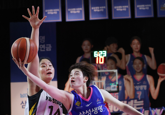 슛 하는 나나미