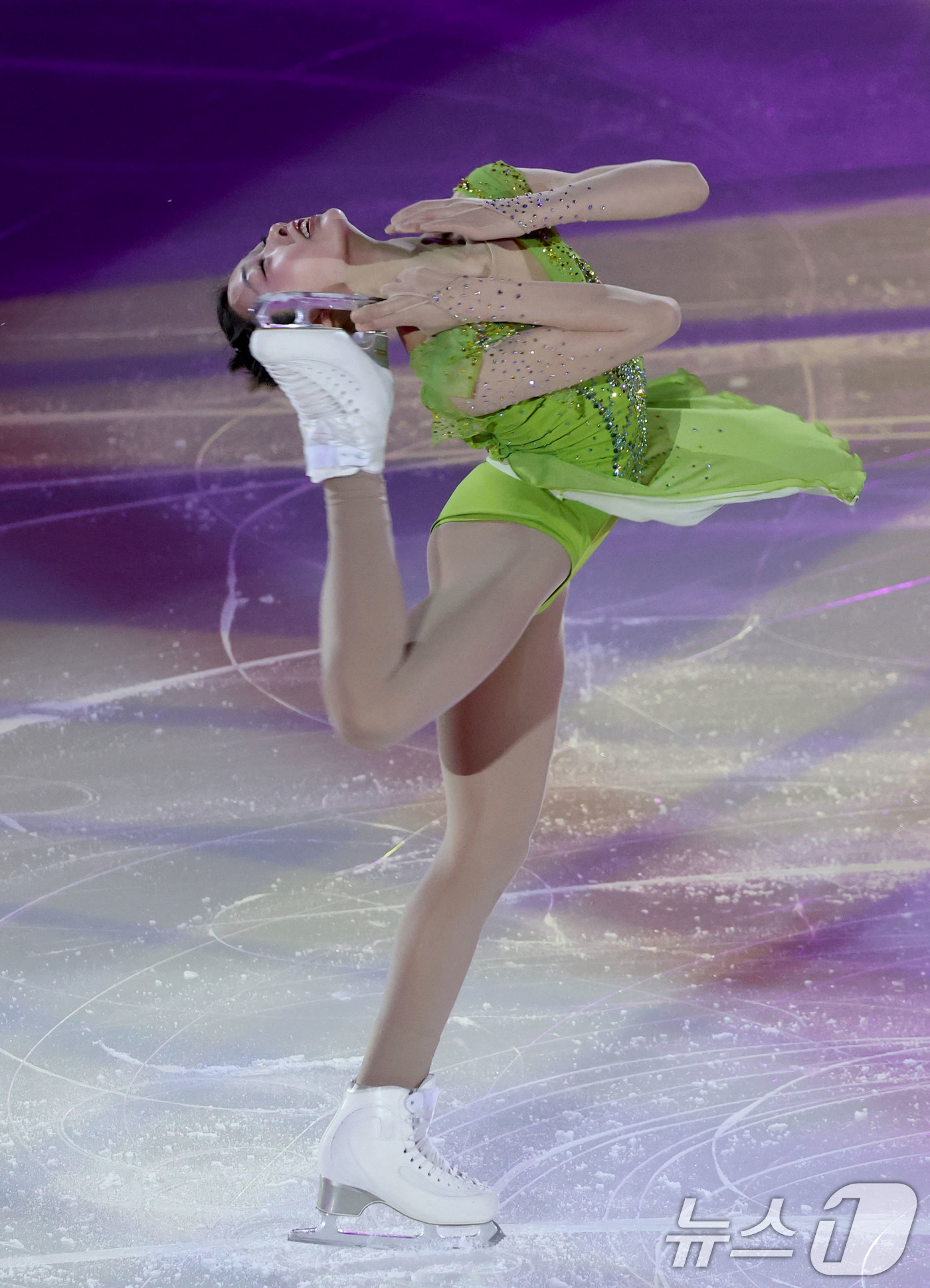 (서울=뉴스1) 이광호 기자 = 피겨스케이팅 허지유가 26일 오후 서울 양천구 목동종합운동장 아이스링크에서 열린 한국 빙상의날 기념 'K-스케이팅 데이' 피겨 갈라쇼에서 연기를 펼 …