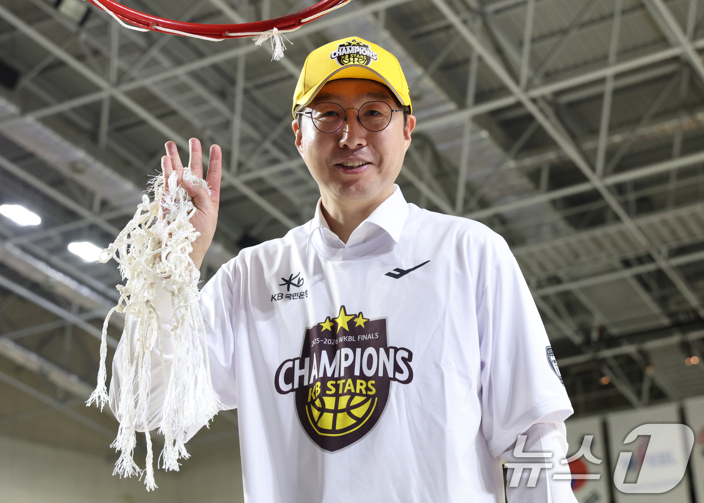 (용인=뉴스1) 김영운 기자 = 26일 경기 용인시 처인구 용인실내체육관에서 열린 'BNK 금융 2025-2026 여자프로농구 챔피언결정전 3차전' 용인 삼성생명 블루밍스와 청주 …