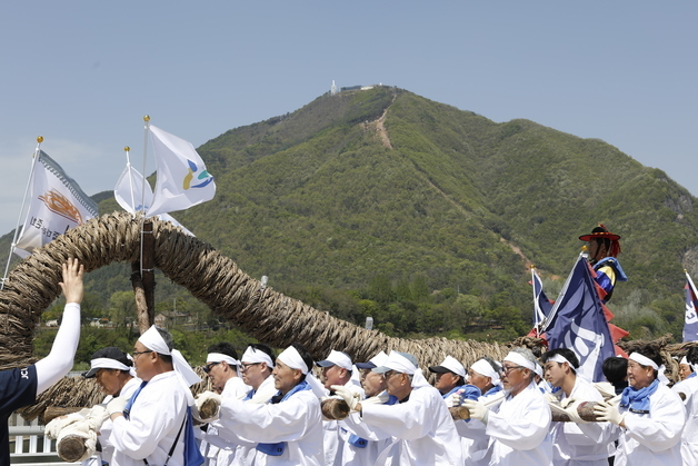 영월군, 제59회 단종문화제…칡줄다리기 행렬