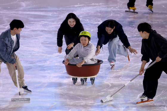 김길리·신동민 '팬들과 컬링 게임'