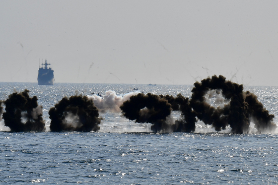 연막 속에 숨은 KAAV