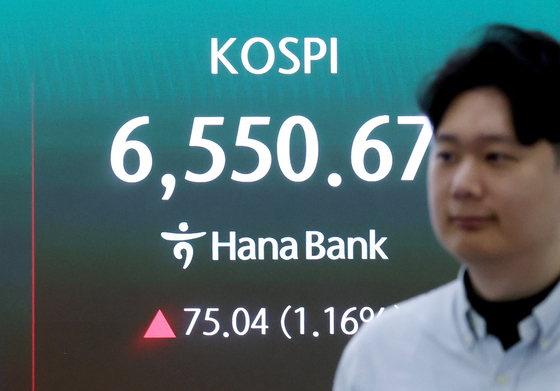 이란 협상 중단 무시, 코스피-닛케이 동반 사상 최고치 경신