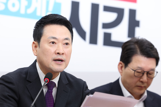 장동혁 "노인연령 75세로? 李정권 희한한 군불 때기 시작"