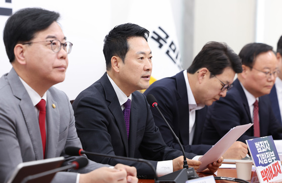 최고위원회의 주재하는 장동혁 대표