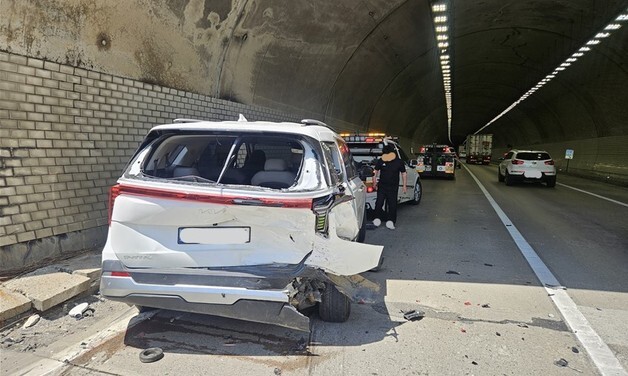 문경 중부내륙고속도로서 SUV·RV 추돌…7명 경상