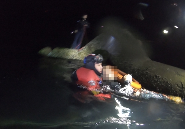 통영 욕지도 방파제서 통발 올리려다 40대 추락