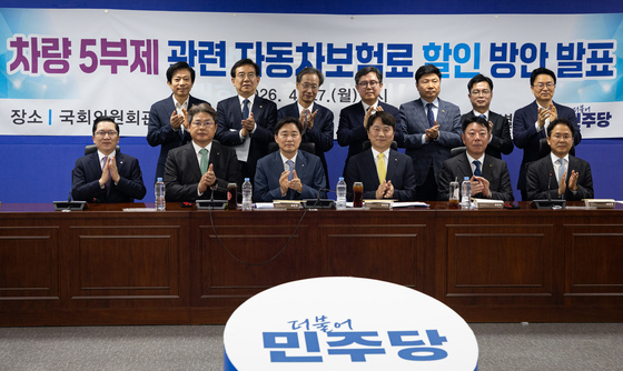 5년 만에 오른 車보험료, '5부제 특약' 연 2% 낮춘다(종합)