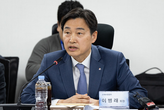 차량5부제 할인특약 발표하는 이병래 손해보험협회장