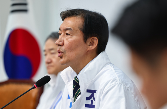 '평택 출마' 조국 "인위적 단일화, 국민이 원하지 않을 것"