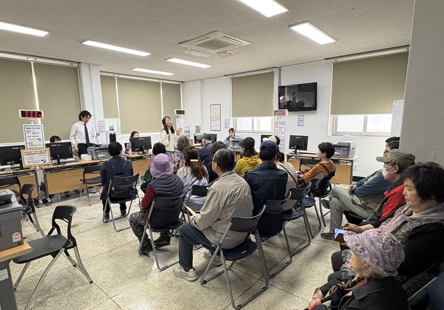 고유가 지원금 첫날 30~40명 대기 줄…경남 곳곳 '소비 숨통' 트일까