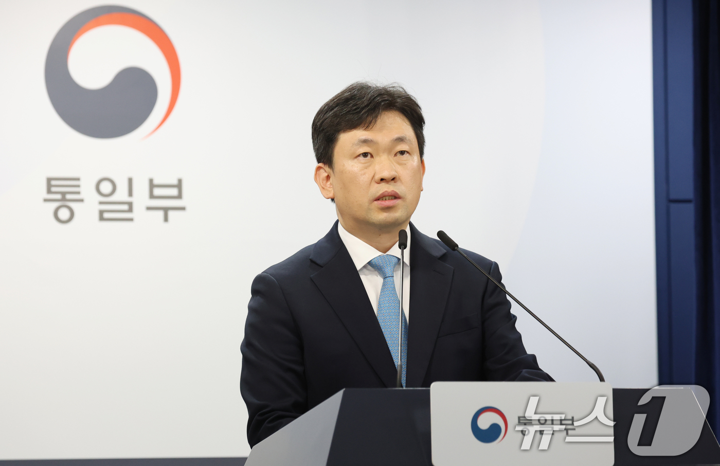 (서울=뉴스1) 김명섭 기자 = 윤민호 통일부 대변인이 27일 서울 종로구 세종대로 정부서울청사에서 정례브리핑을 하고 있다.  2026.4.27/뉴스1