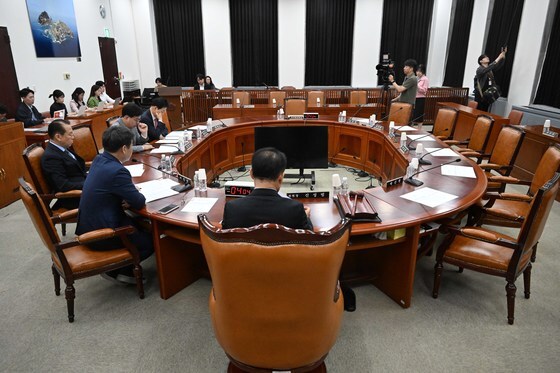 野정보위원들 "정동영 '구성' 발언 후 美 정보 제한은 사실"