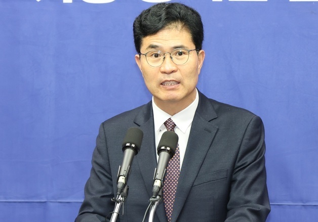 정책 관련 기자회견하는 이원택 후보