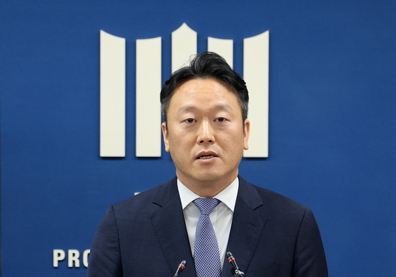 브리핑하는 김태훈 제3차장검사