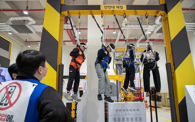 "VR로 '실전 안전'"…쿠팡풀필먼트서비스, 현장 맞춤형 안전교육