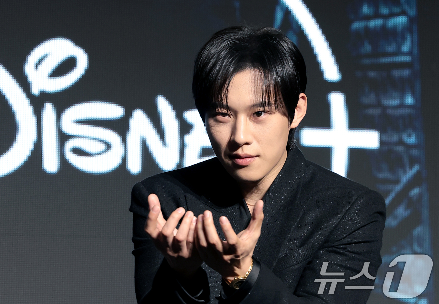 (서울=뉴스1) 권현진 기자 = 배우 김성철이 27일 오전 서울 영등포구 콘래드 서울 호텔에서 디즈니+ 오리지널 시리즈 ‘골드랜드’(극본 황조윤/연출 김성훈) 제작발표회에서 포즈를 …