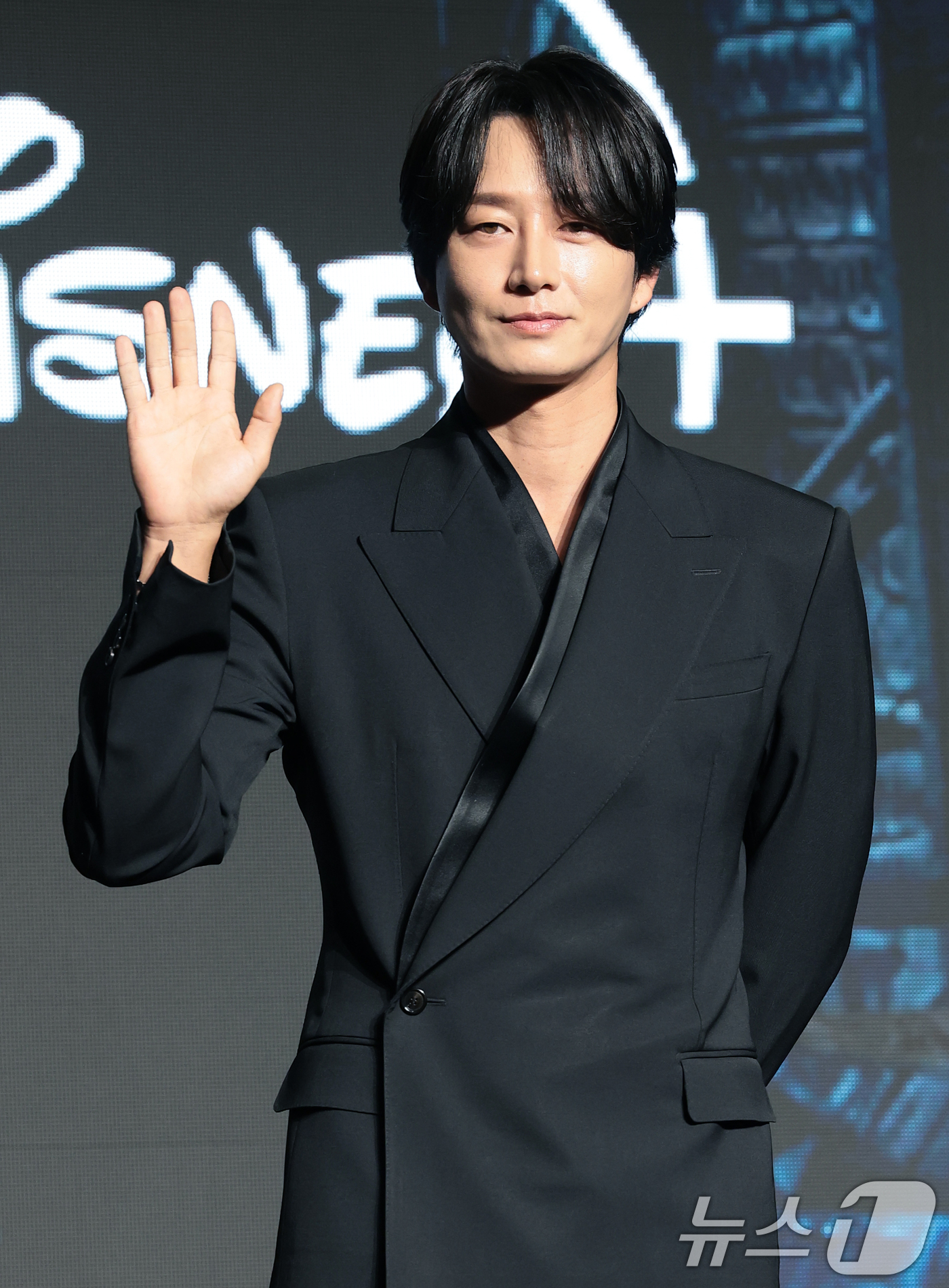 (서울=뉴스1) 권현진 기자 = 배우 이현욱이 27일 오전 서울 영등포구 콘래드 서울 호텔에서 디즈니+ 오리지널 시리즈 ‘골드랜드’(극본 황조윤/연출 김성훈) 제작발표회에서 포즈를 …