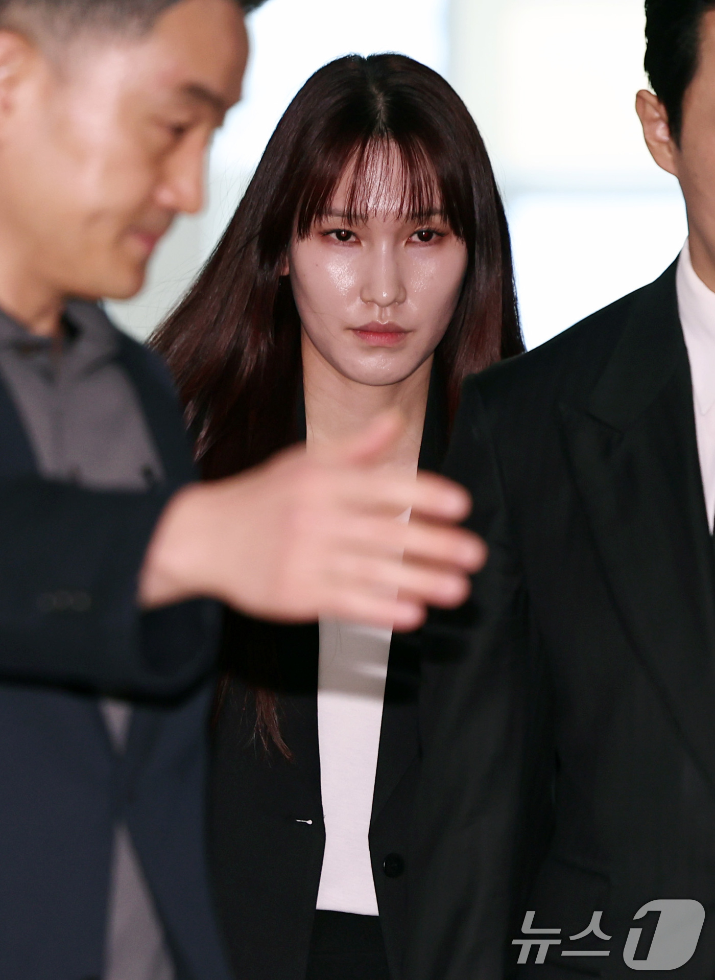 (서울=뉴스1) 구윤성 기자 = 술을 마시고 운전대를 잡은 배구선수 안혜진이 27일 오전 서울 마포구 한국배구연맹(KOVO)에서 음주운전 관련 소명을 하기 위해 상벌위원회에 출석하 …