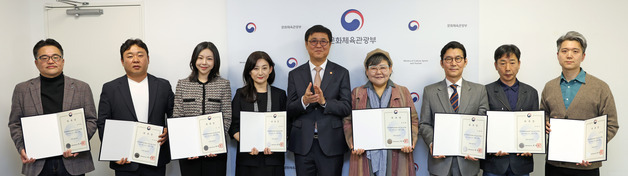 신임 8명 위촉, 문화예술위원회 9기 구성…현장 예술인 중심 재편