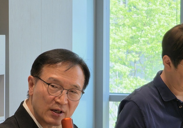 임태희 경기도교육감, 재선 도전…"대학입시 개편 마무리해야"