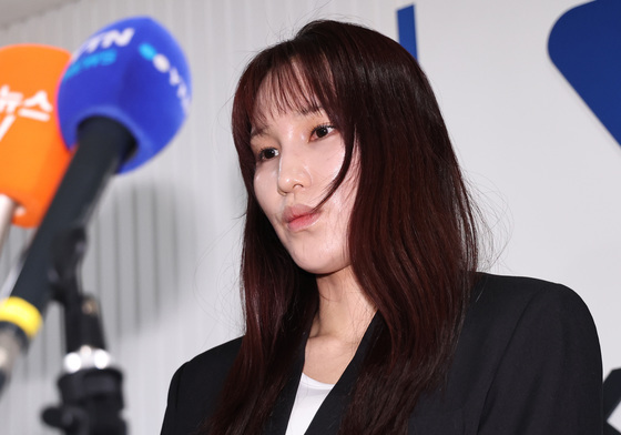 발언하는 안혜진