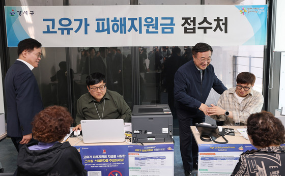 윤호중 장관, 고유가 지원금 1차 지급 현장 방문