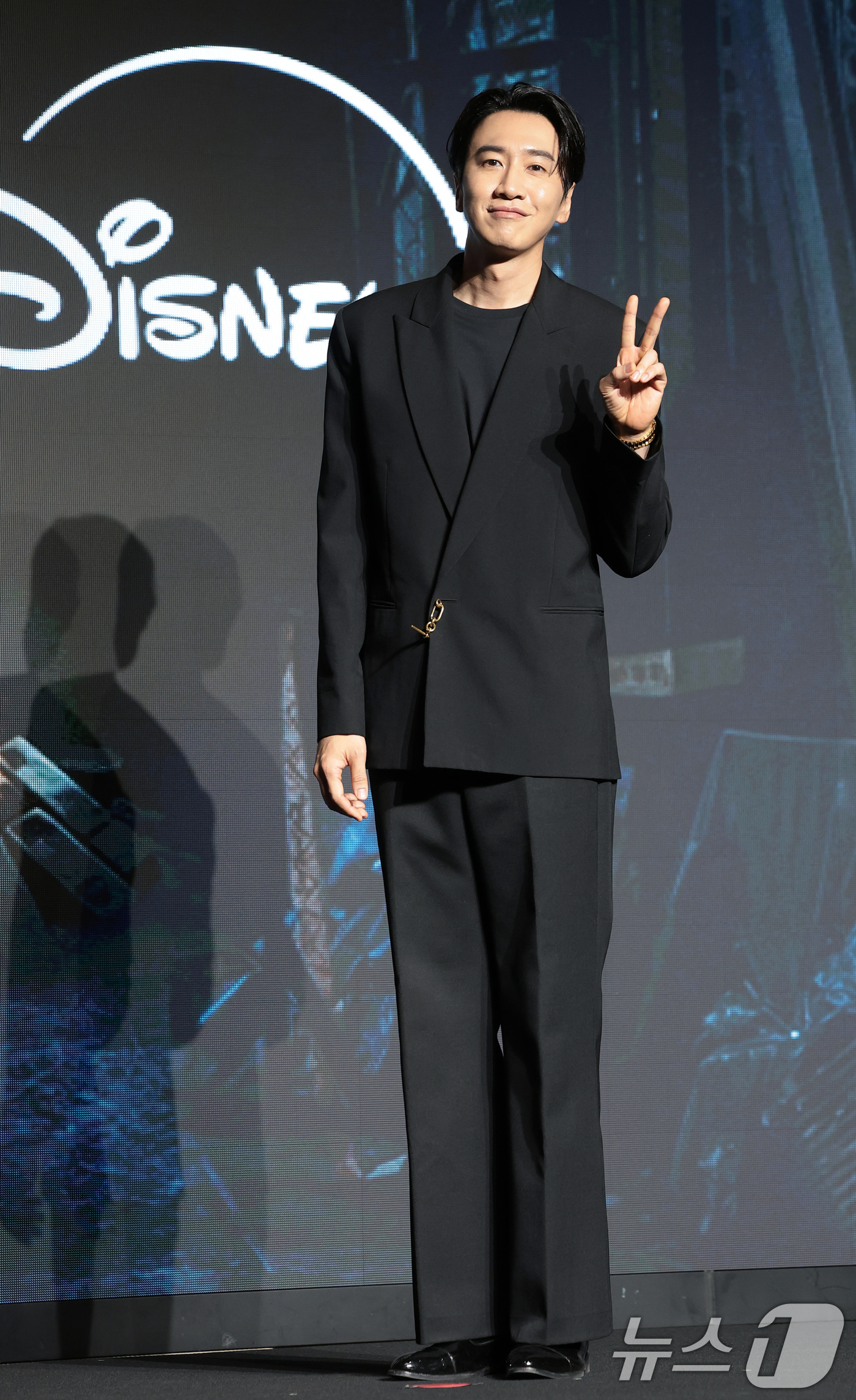 (서울=뉴스1) 권현진 기자 = 배우 이광수가 27일 오전 서울 영등포구 콘래드 서울 호텔에서 디즈니+ 오리지널 시리즈 ‘골드랜드’(극본 황조윤/연출 김성훈) 제작발표회에서 포즈를 …